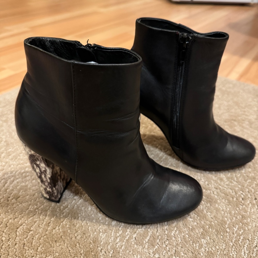 Maiden Lane | Black leather ankle bootie